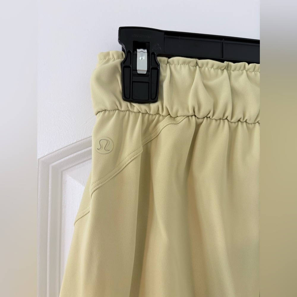 LIKE NEW Lululemon Stretch High-rise Jogger Full Length Finch Yellow - Picture 5 of 6